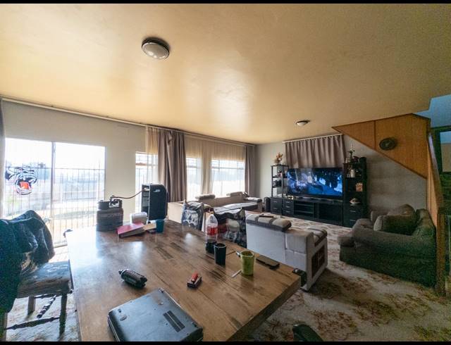5 BEDROOM HOUSE FOR SALE IN BRENTHURST